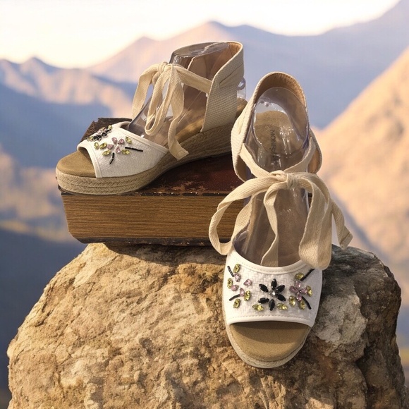 Monroe & Main Shoes - Monroe & Main Espadrille Sandals size 10